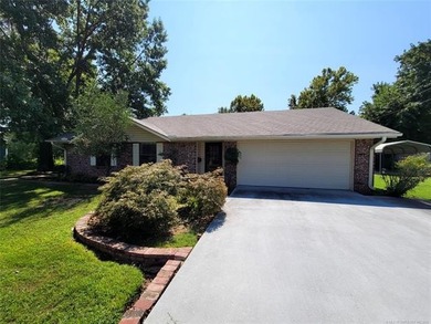 LONGTOWN ESTATES HOME WITH ACCESS TO THE WATER! Come home to - photo 5