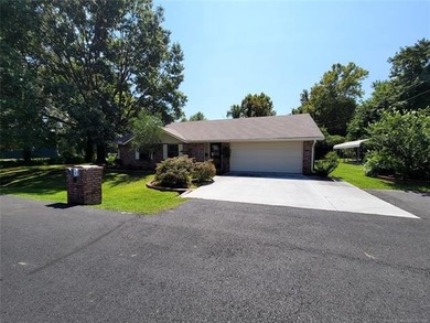 LONGTOWN ESTATES HOME WITH ACCESS TO THE WATER! Come home to - photo 6
