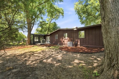 Welcome home to this beautifully maintained 3-bedroom, 2-bath - photo 37