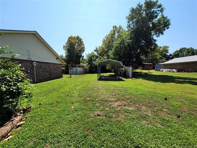 LONGTOWN ESTATES HOME WITH ACCESS TO THE WATER! Come home to - photo 7