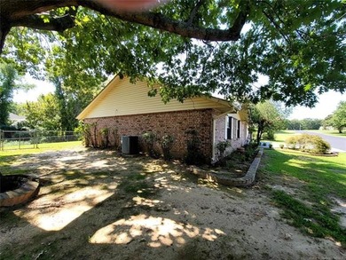 LONGTOWN ESTATES HOME WITH ACCESS TO THE WATER! Come home to - photo 8