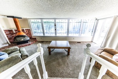 Charming cabin-style 3-bedroom, 2 bath home with a 1-car garage - photo 5