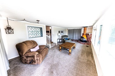 Charming cabin-style 3-bedroom, 2 bath home with a 1-car garage - photo 6