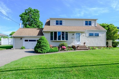 Meticulously maintained by the owner, this classic Cape - photo 1