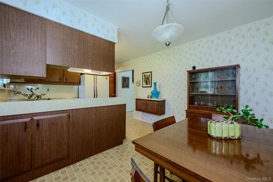 Meticulously maintained by the owner, this classic Cape - photo 5