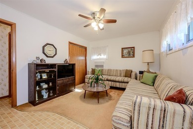 Meticulously maintained by the owner, this classic Cape - photo 10