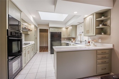 LOCATION, LIFESTYLE & LUXURY - ALL IN ONE! Nestled in a quiet - photo 11