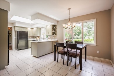 LOCATION, LIFESTYLE & LUXURY - ALL IN ONE! Nestled in a quiet - photo 12
