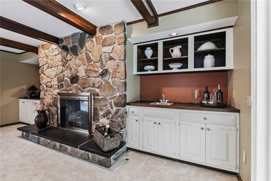 LOCATION, LIFESTYLE & LUXURY - ALL IN ONE! Nestled in a quiet - photo 21