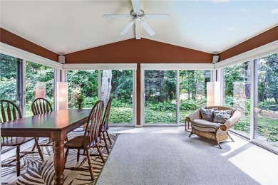 LOCATION, LIFESTYLE & LUXURY - ALL IN ONE! Nestled in a quiet - photo 22