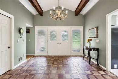 LOCATION, LIFESTYLE & LUXURY - ALL IN ONE! Nestled in a quiet - photo 25