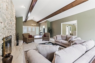 LOCATION, LIFESTYLE & LUXURY - ALL IN ONE! Nestled in a quiet - photo 27