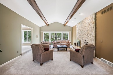 LOCATION, LIFESTYLE & LUXURY - ALL IN ONE! Nestled in a quiet - photo 28