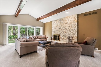 LOCATION, LIFESTYLE & LUXURY - ALL IN ONE! Nestled in a quiet - photo 29