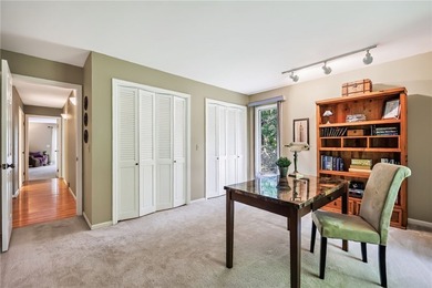 LOCATION, LIFESTYLE & LUXURY - ALL IN ONE! Nestled in a quiet - photo 30