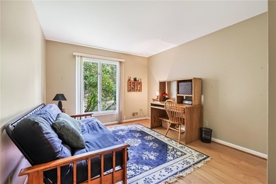 LOCATION, LIFESTYLE & LUXURY - ALL IN ONE! Nestled in a quiet - photo 32