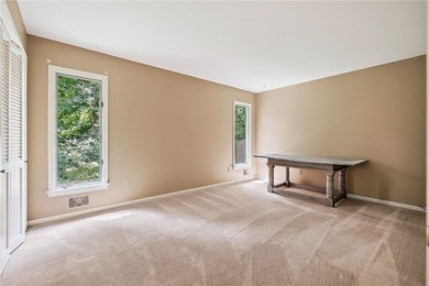 LOCATION, LIFESTYLE & LUXURY - ALL IN ONE! Nestled in a quiet - photo 34