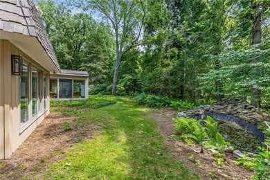 LOCATION, LIFESTYLE & LUXURY - ALL IN ONE! Nestled in a quiet - photo 40