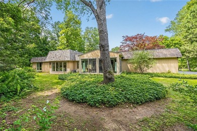 LOCATION, LIFESTYLE & LUXURY - ALL IN ONE! Nestled in a quiet - photo 41
