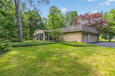 LOCATION, LIFESTYLE & LUXURY - ALL IN ONE! Nestled in a quiet - photo 43