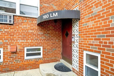Here is your chance to own a well maintained 1 bedroom apartment - photo 5