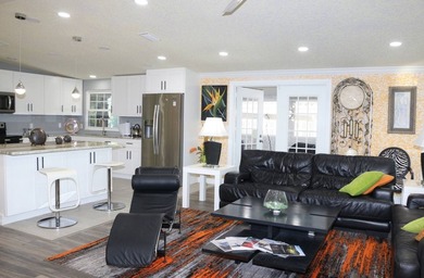 Stunning Key West-Inspired Gem in Sarasota's Premier 55+ Resort - photo 10
