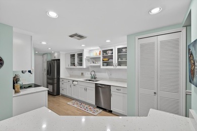 Lives like a house! 3BR/3BA 2400sqft condominium. Glass sliders - photo 3