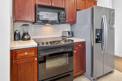 Perched on the 19th-floor penthouse level, this exceptional Luau - photo 8