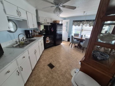 Welcome to La Plaza Mobile Home Park - A 55+ Florida Community - photo 6