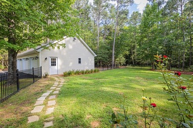 A completely remodeled 4-bed, 3.5-bath home with 2564 sq ft of - photo 33
