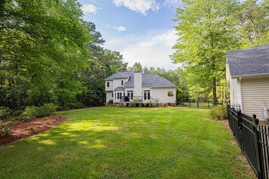 A completely remodeled 4-bed, 3.5-bath home with 2564 sq ft of - photo 34