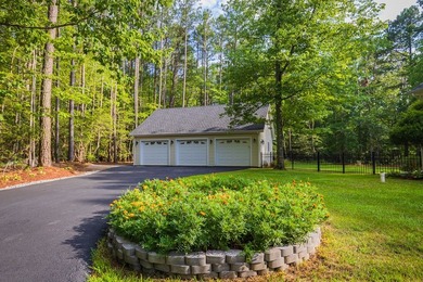 A completely remodeled 4-bed, 3.5-bath home with 2564 sq ft of - photo 38