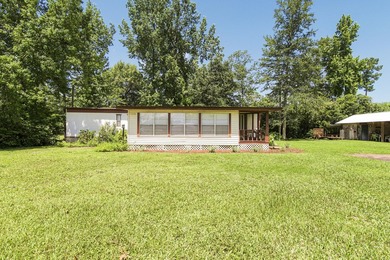 Move right into this immaculately maintained 1980 mobile home - photo 1
