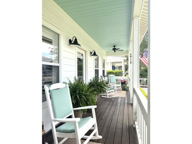 Located one block from Crystal beach and move-in ready...a - photo 4