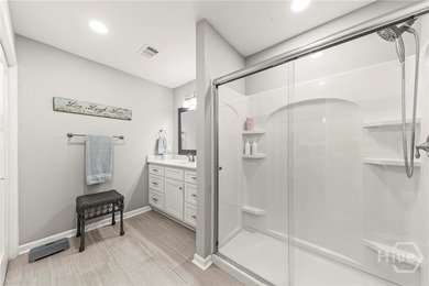 Welcome home to this beautifully remodeled 3-bedroom, 2-bath - photo 16