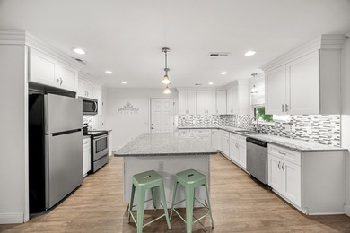 Welcome to a wonderful starter or next-home with 3 bedrooms, 2 - photo 9