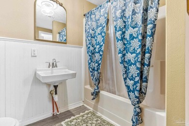 Well-located 2 bedroom, 2 bathroom home offering 1,042 square - photo 21