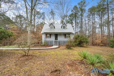 Lake Guntersville Home For Sale in Guntersville Alabama