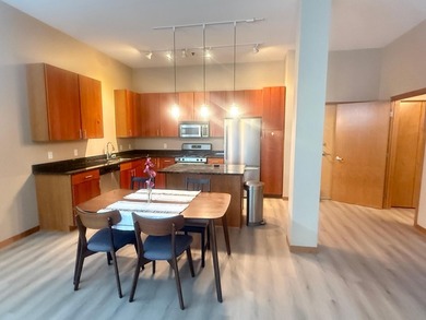 Beautiful condo with all NEW vinyl plank flooring by the - photo 5
