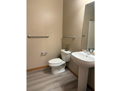 Beautiful condo with all NEW vinyl plank flooring by the - photo 9