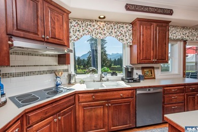 Welcome to a truly exceptional Olympic Peninsula custom built - photo 11