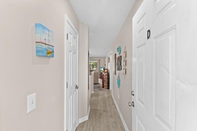 Welcome to your new oasis in the highly desirable River Oaks - photo 4