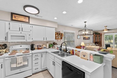 Welcome to your new oasis in the highly desirable River Oaks - photo 7