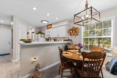 Welcome to your new oasis in the highly desirable River Oaks - photo 9