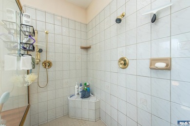 Welcome to a truly exceptional Olympic Peninsula custom built - photo 24