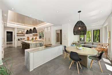 SHINGLE & STONE. Long, gated drive to private hilltop setting - photo 12