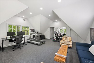 SHINGLE & STONE. Long, gated drive to private hilltop setting - photo 33