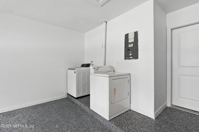Welcome home to this beautifully maintained 3-bedroom - photo 33