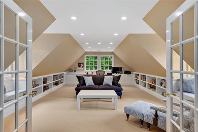SHINGLE & STONE. Long, gated drive to private hilltop setting - photo 38