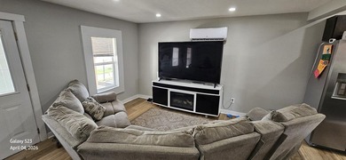 This beautifully updated home underwent a complete renovation - photo 3